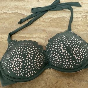 Women’s underwire padded bikini top